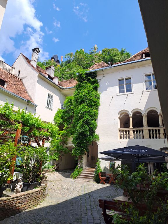 Datei:Sackstraße 12, Arkadenhof.jpg