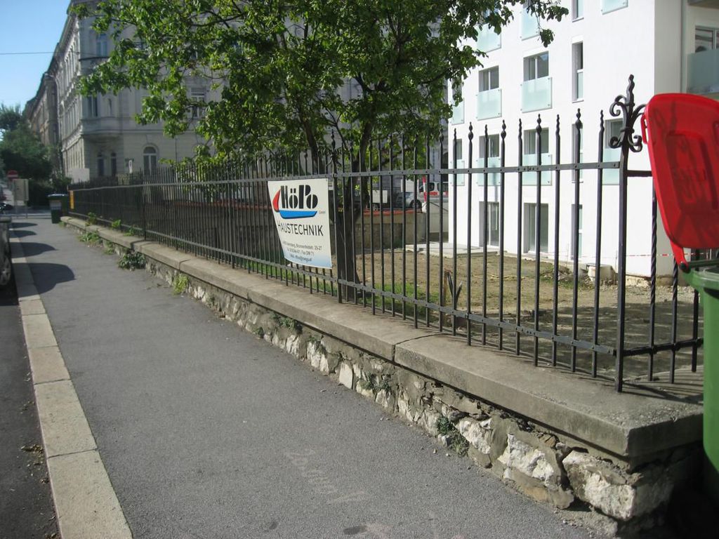Datei:Bergmanngasse 25, Zaun.jpg