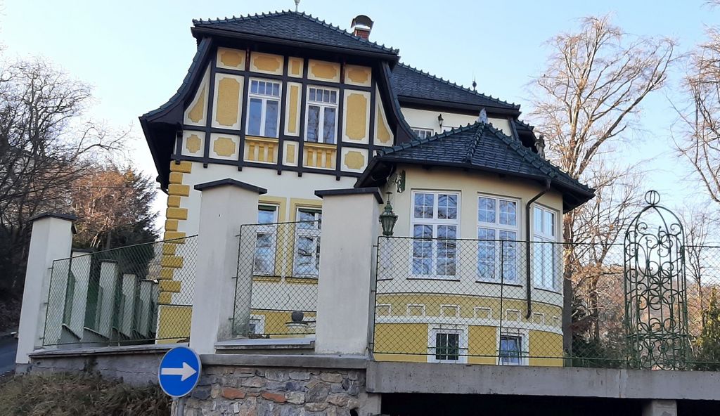 Datei:Spielbergweg 8, Ost.jpg